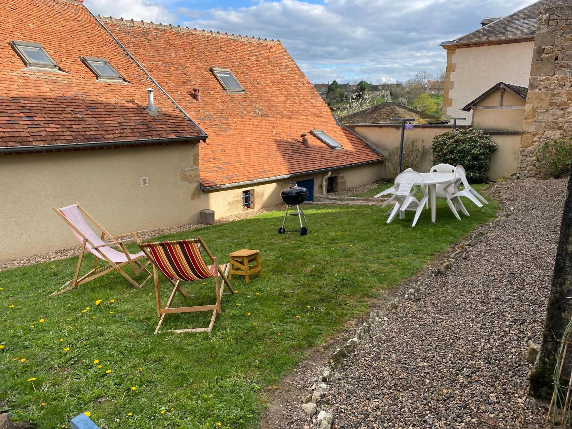 Studio Logis Les Roses Bourbon-l'Archambault Exterior photo