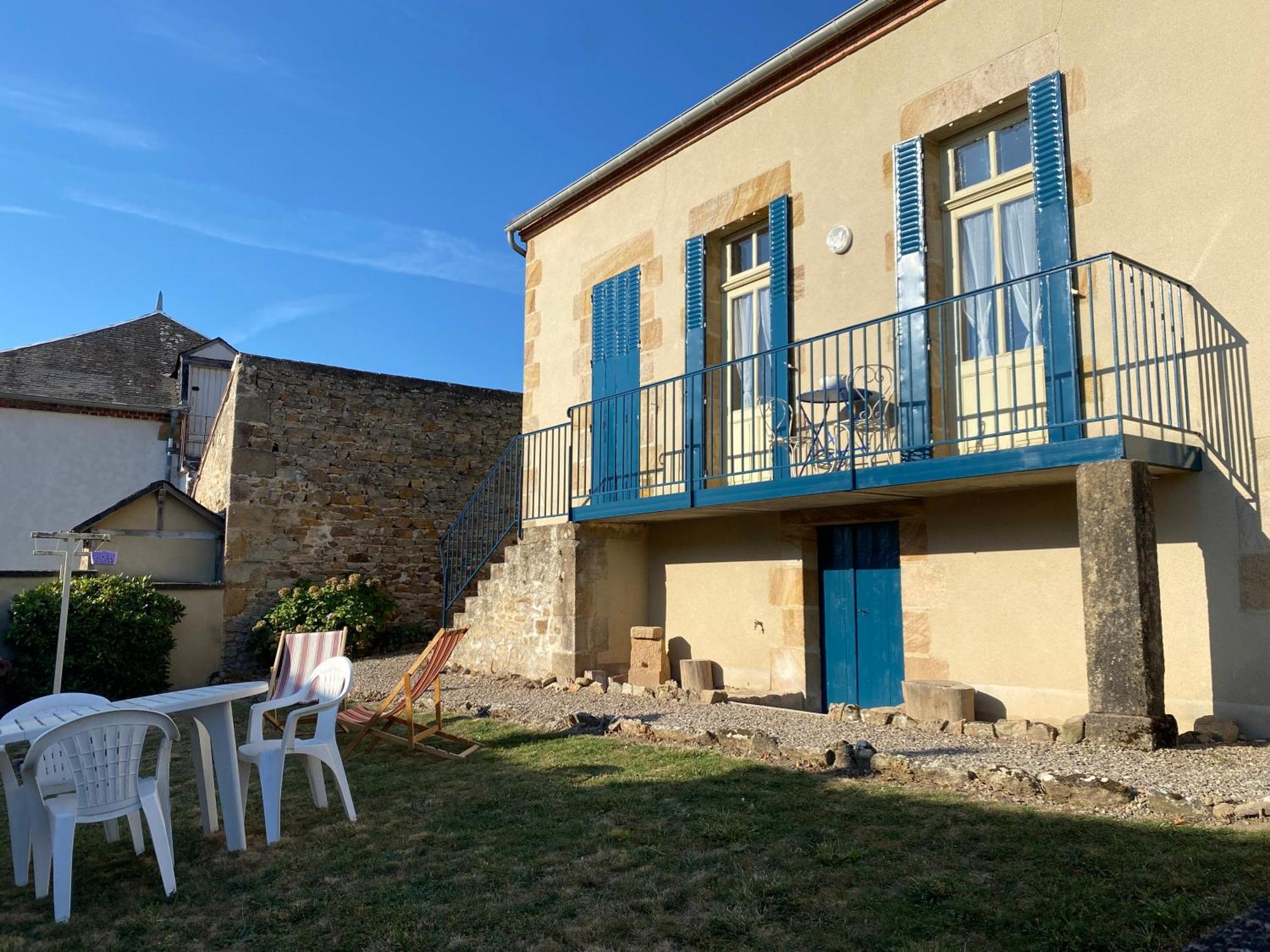 Studio Logis Les Roses Bourbon-l'Archambault Exterior photo