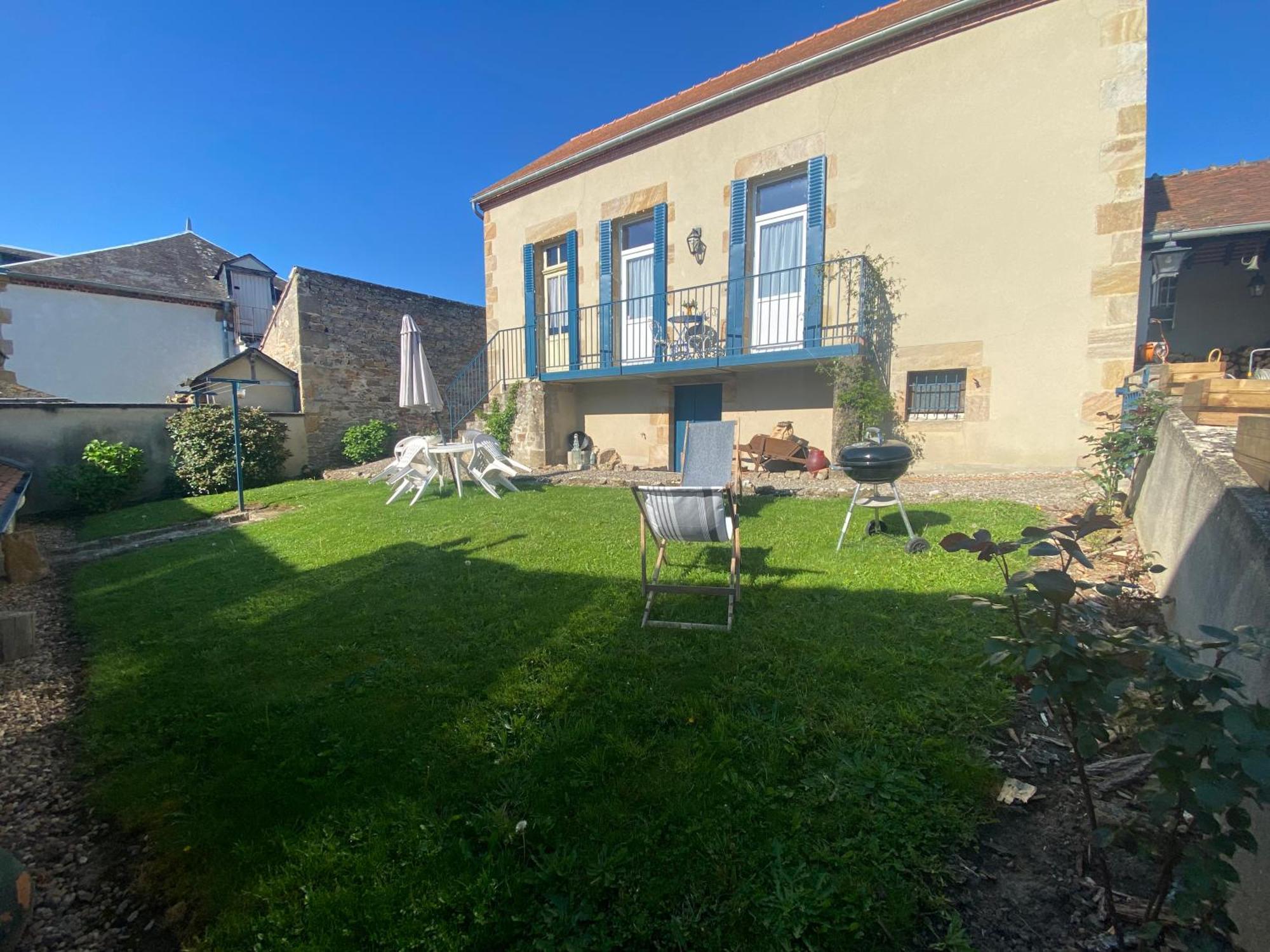 Studio Logis Les Roses Bourbon-l'Archambault Exterior photo